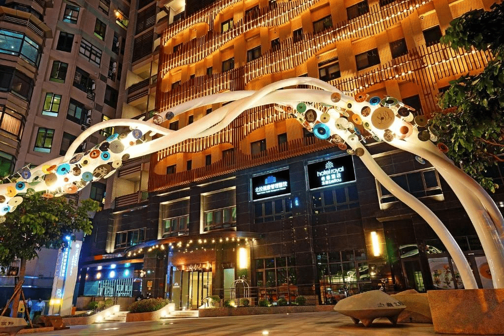 在北投溫泉區留一晚，走進北投老爺酒店，讓熱水與夜色陪你慢慢放下整天疲憊