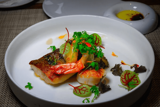 在北投溫泉區留一晚，走進北投老爺酒店，讓熱水與夜色陪你慢慢放下整天疲憊