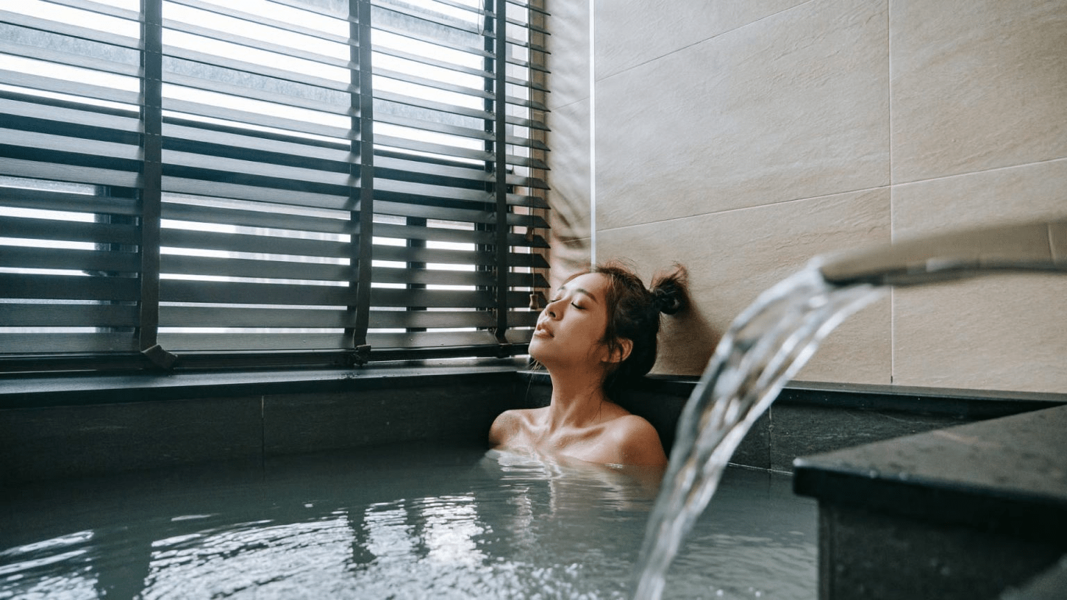 在北投溫泉區留一晚，走進北投老爺酒店，讓熱水與夜色陪你慢慢放下整天疲憊