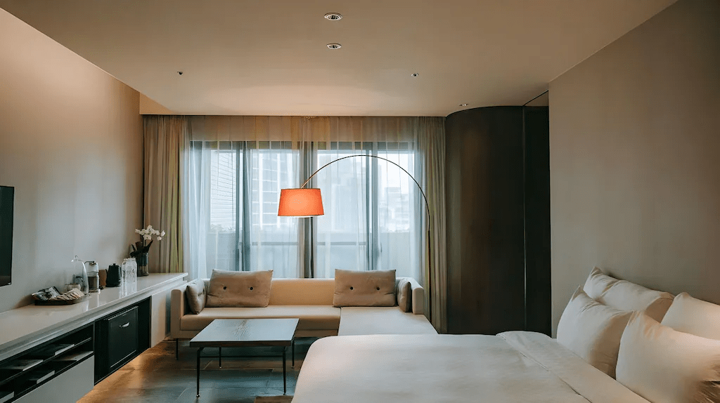 在北投溫泉區留一晚，走進北投老爺酒店，讓熱水與夜色陪你慢慢放下整天疲憊