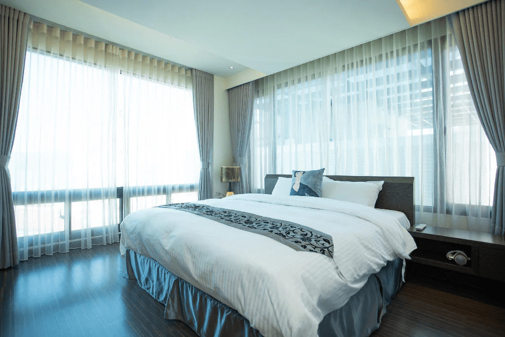 當湖面開始泛光,我在日月潭找到一間剛剛好的民宿,讓旅行自然慢下來