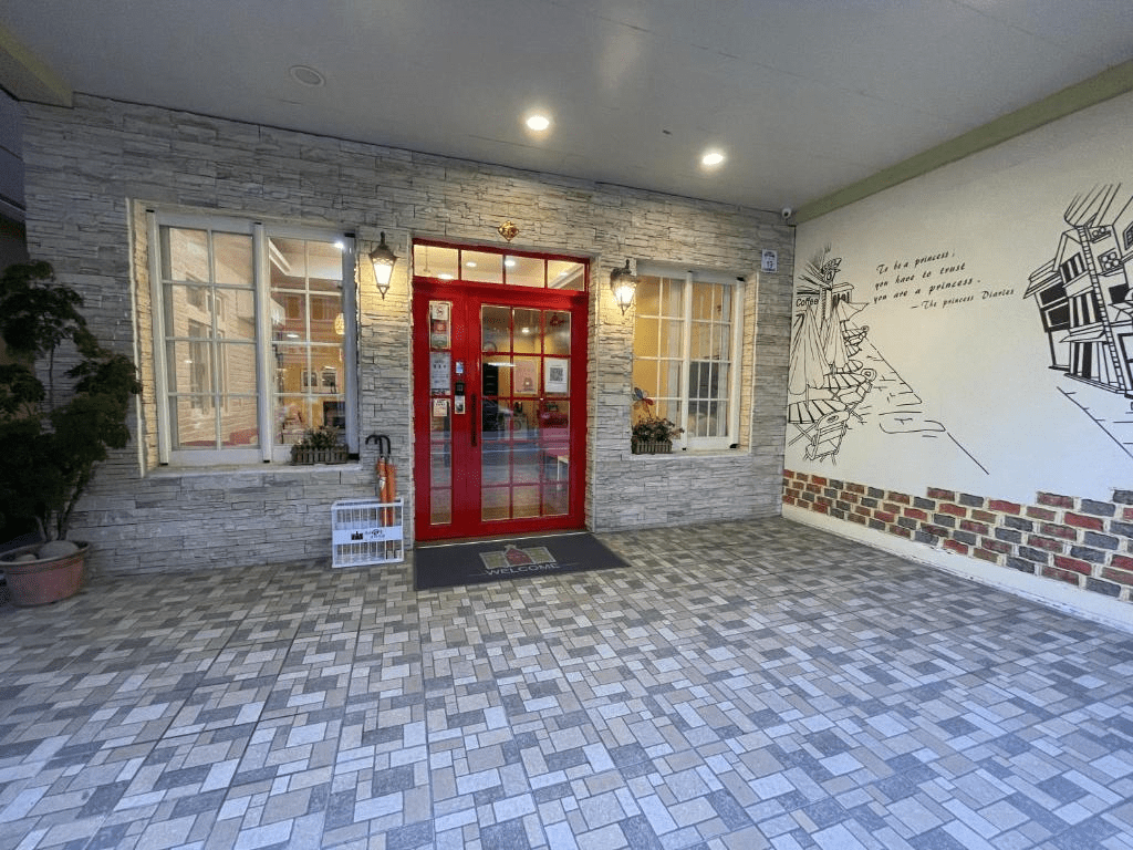 穿過宜蘭夜市的香氣後走進旅館，讓住宿變成旅途中最柔軟的一段休息節奏