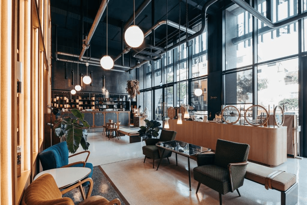 走進台南老城午後光影中,慢慢挑一間剛剛好的住宿,把旅程住進日常裡