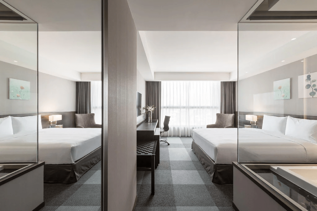 走進台南老城午後光影中,慢慢挑一間剛剛好的住宿,把旅程住進日常裡