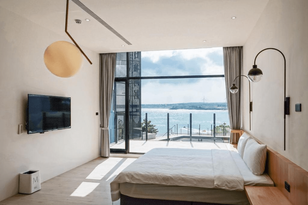 在墾丁的陽光與浪聲之間停下腳步，整理五間能貼近海岸與生活節奏的住宿空間