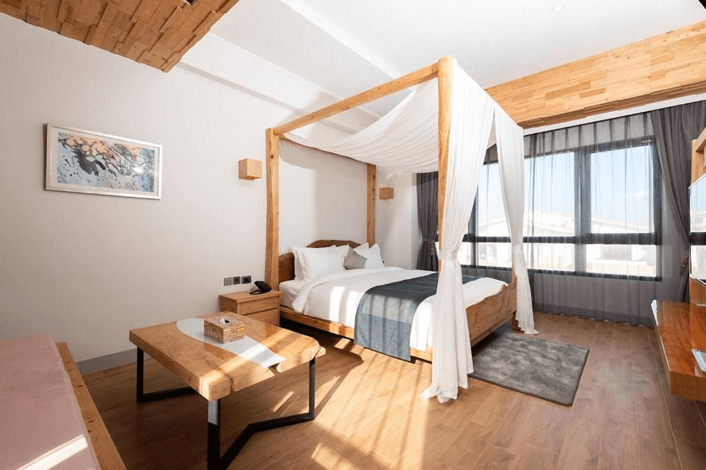 在墾丁的陽光與浪聲之間停下腳步，整理五間能貼近海岸與生活節奏的住宿空間