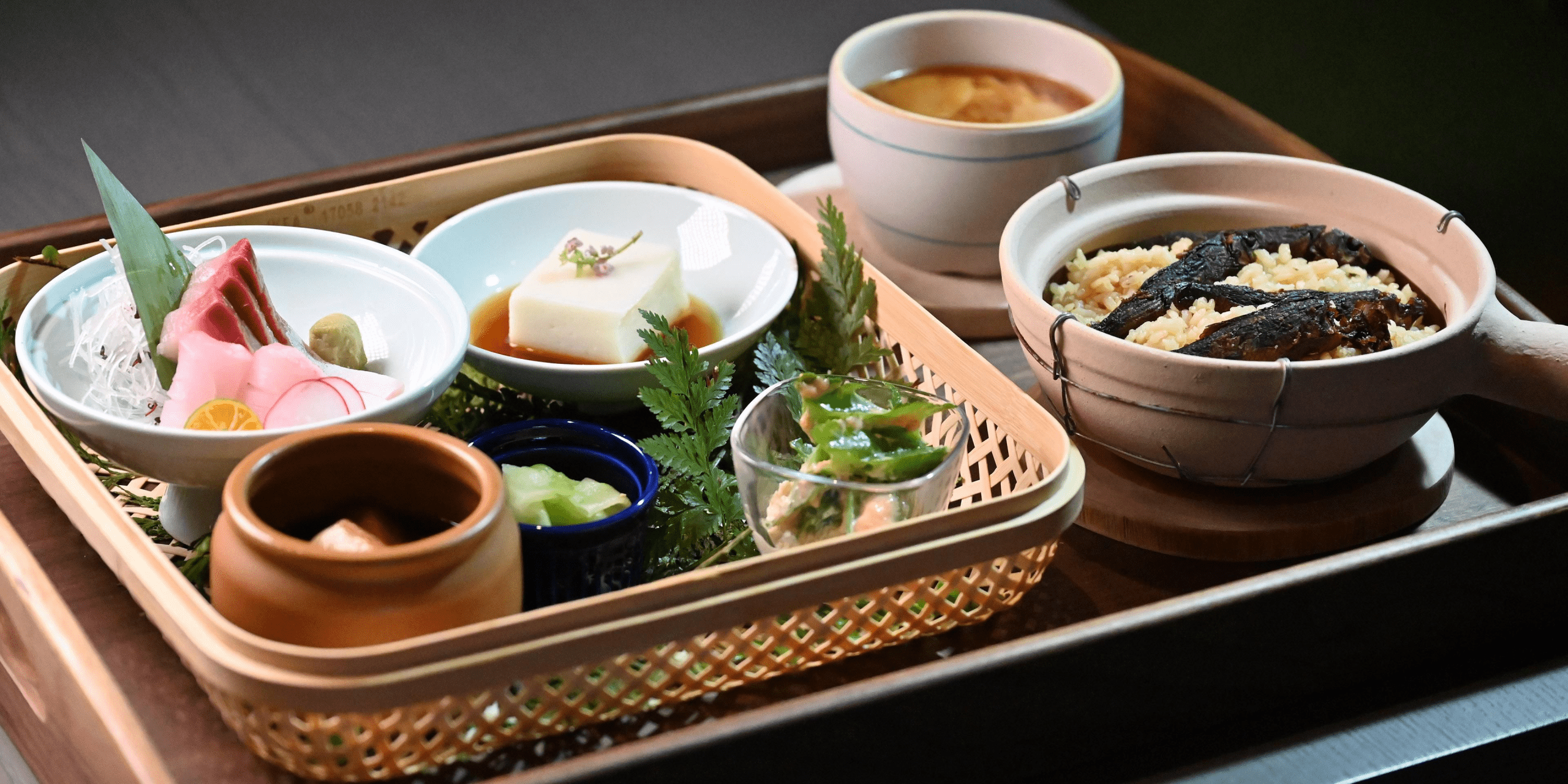 傍晚抵達嘉義山城時，雲霧正流動，在阿里山英迪格酒店感受設計與山景交會的片刻