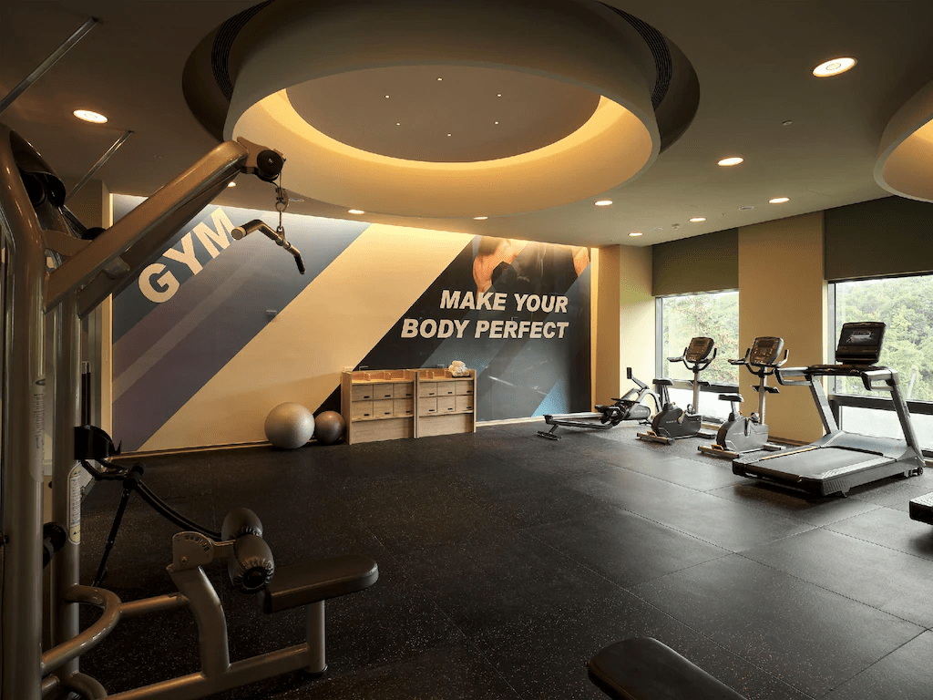 沿著日月潭湖岸抵達雲品溫泉酒店，在房內泡湯與窗外水色之間，讓假期慢慢發生