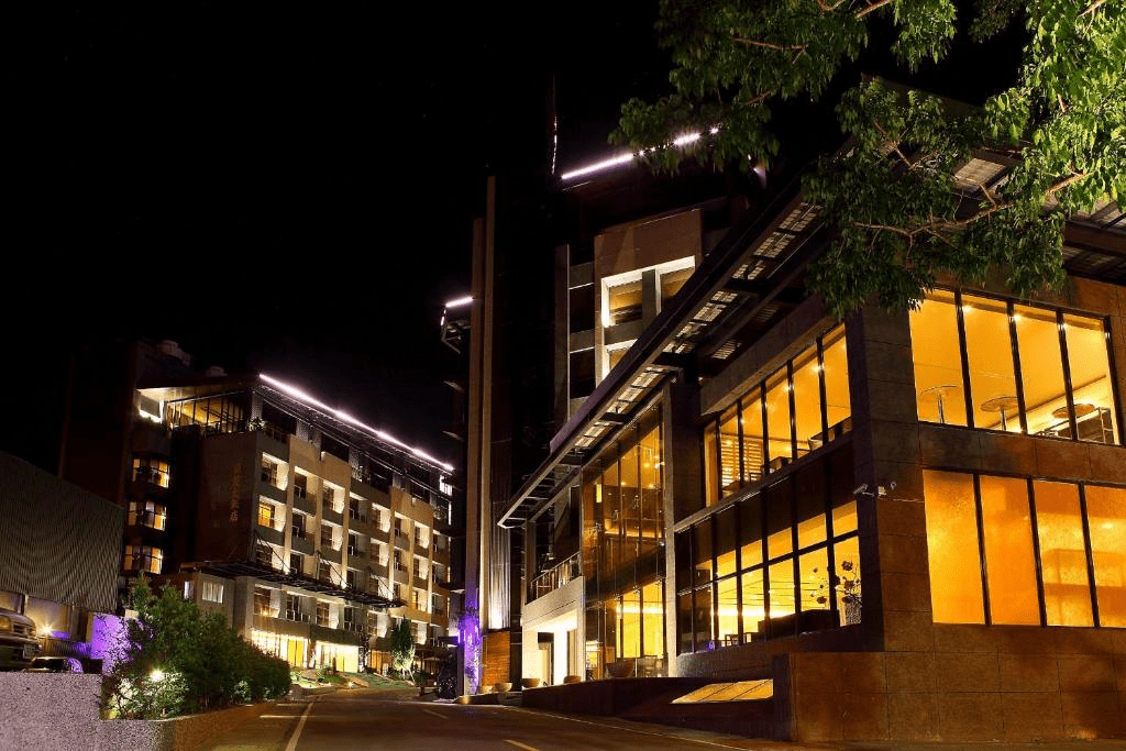 在日月潭的山色與水氣之間,入住馥麗溫泉大飯店,把步調放慢一點