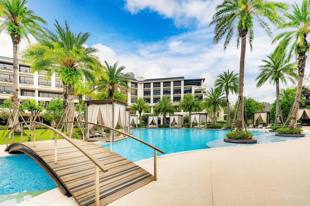 大溪威斯汀擁有迷人的池畔風情與山景