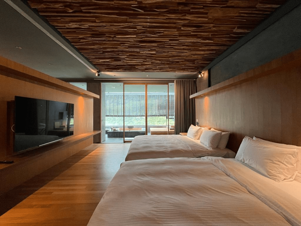 在苗栗泰安被群山包圍的午後，住進泰安觀止，讓溫泉接住所有疲憊