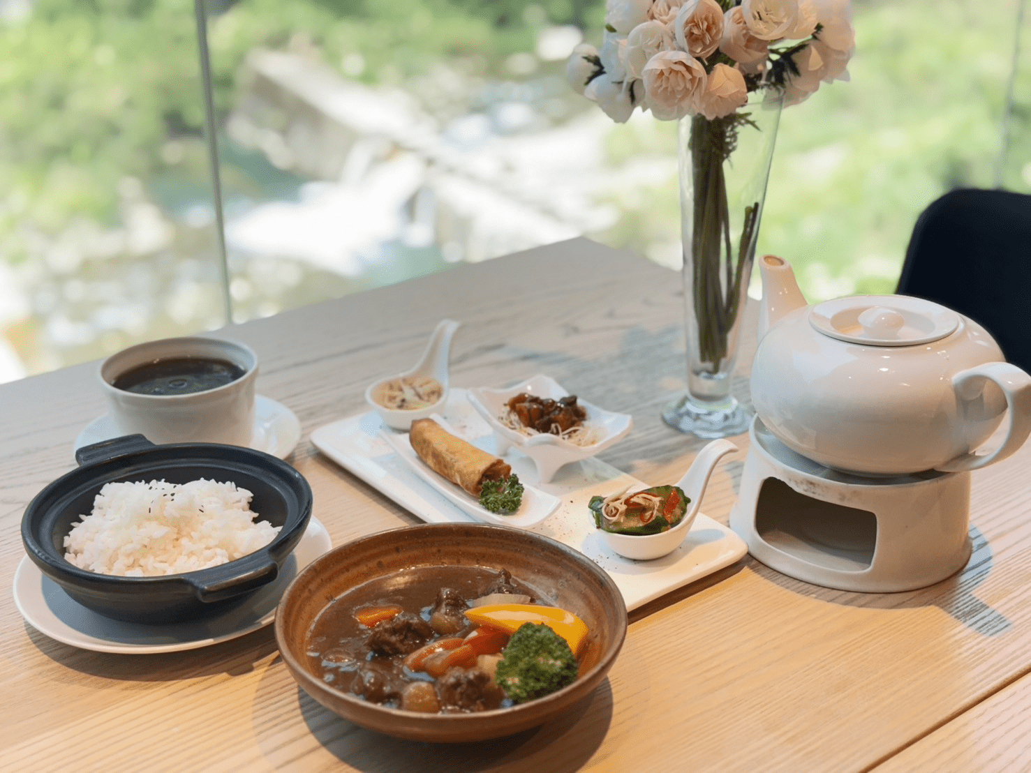 在苗栗泰安被群山包圍的午後，住進泰安觀止，讓溫泉接住所有疲憊