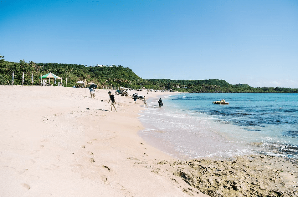 當海風迎面吹來，我走進墾丁國家公園，用腳步感受南台灣最經典的海岸節奏
