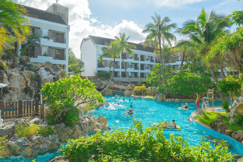 當海風迎面吹來，我走進墾丁國家公園，用腳步感受南台灣最經典的海岸節奏