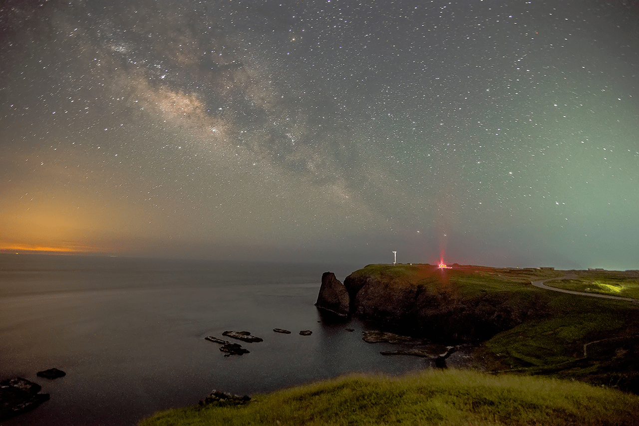 從澎湖馬公出海抵達七美，在海風吹拂的島路上騎車，看見雙心石滬與海色變化