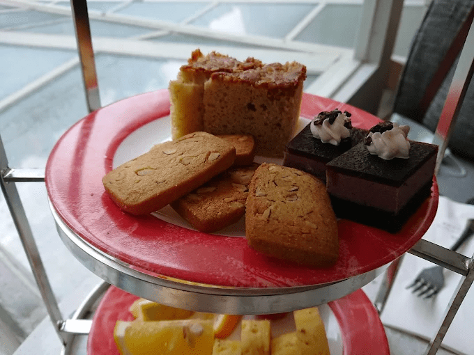 當夜色落在知本溫泉谷，住進老爺酒店，用餐桌與湯池收藏台東的慢