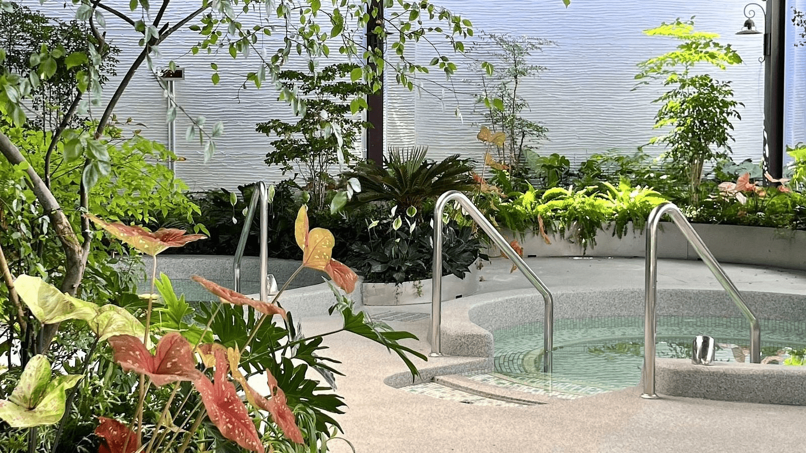 把時間慢慢放進溫泉裡，住在礁溪冠翔泉旅，過一晚不被打擾的療癒假期