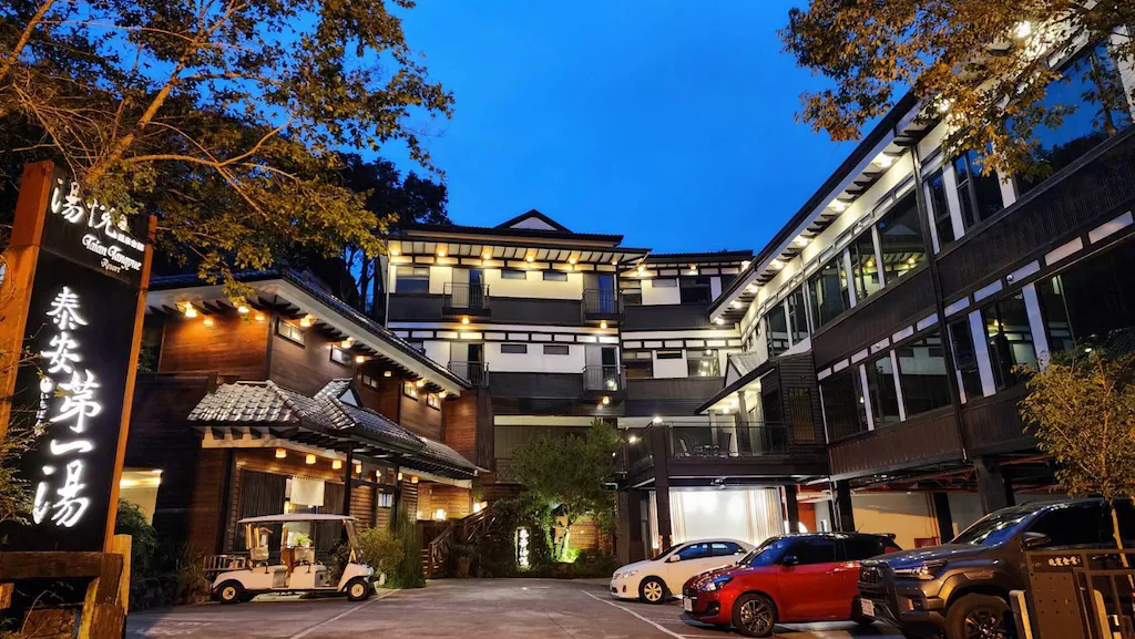 當山霧升起、泉水冒著熱氣，苗栗泰安湯悅溫泉會館正適合慢慢住一夜