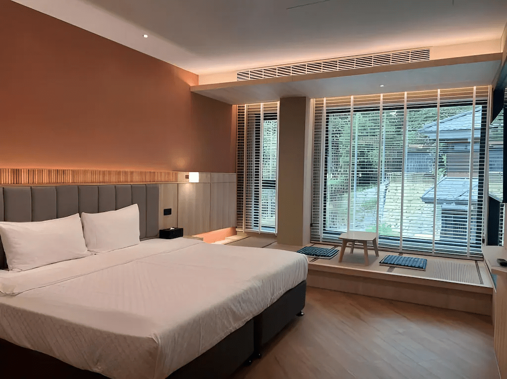 當山霧升起、泉水冒著熱氣，苗栗泰安湯悅溫泉會館正適合慢慢住一夜