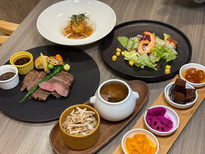 當山霧升起、泉水冒著熱氣，苗栗泰安湯悅溫泉會館正適合慢慢住一夜