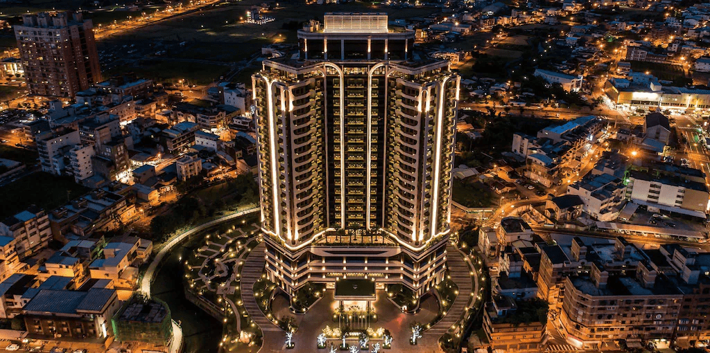 當行程走到羅東夜色，村却國際溫泉酒店用一池溫泉接住疲憊的身體