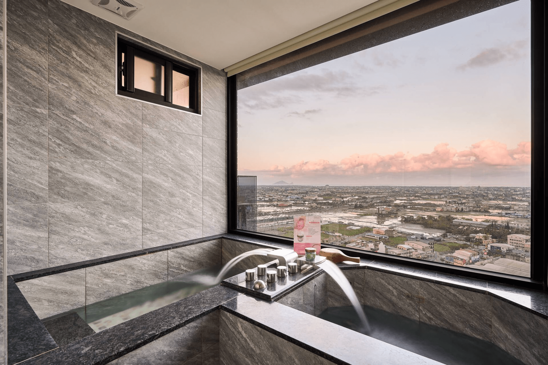 當行程走到羅東夜色，村却國際溫泉酒店用一池溫泉接住疲憊的身體