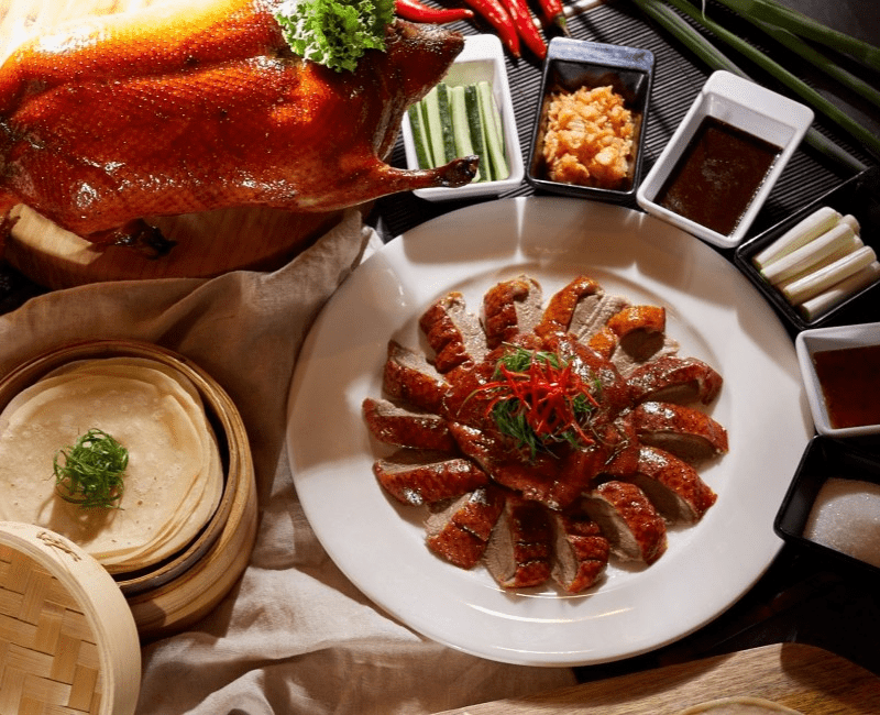 在新竹青草湖畔醒來的早晨,煙波大飯店湖濱館用一整片湖景接住旅途的疲憊