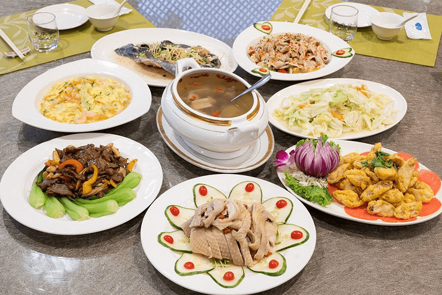 走進谷關山谷的南洋氣息裡，在惠來谷關溫泉會館泡一池讓身體靜下來的溫泉時光