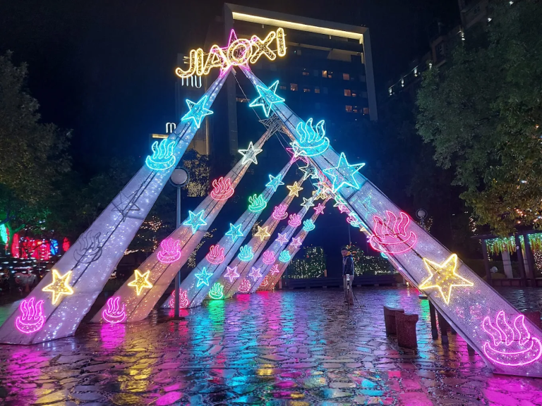 礁溪溫泉廣場｜市中心就能免費泡湯的療癒角落