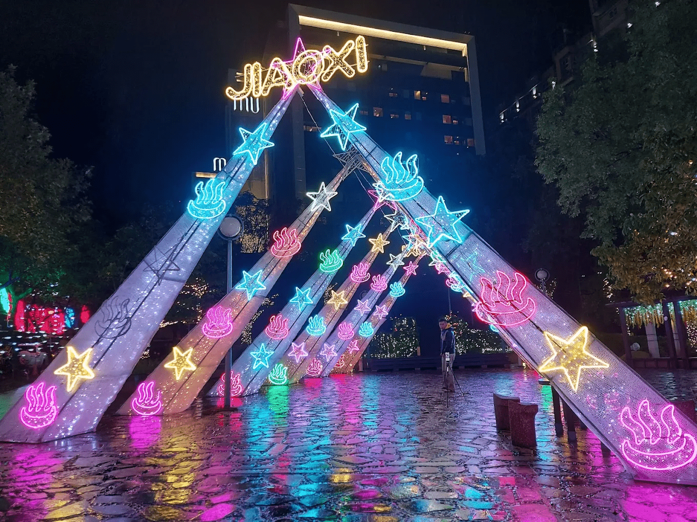 礁溪溫泉廣場｜市中心就能免費泡湯的療癒角落