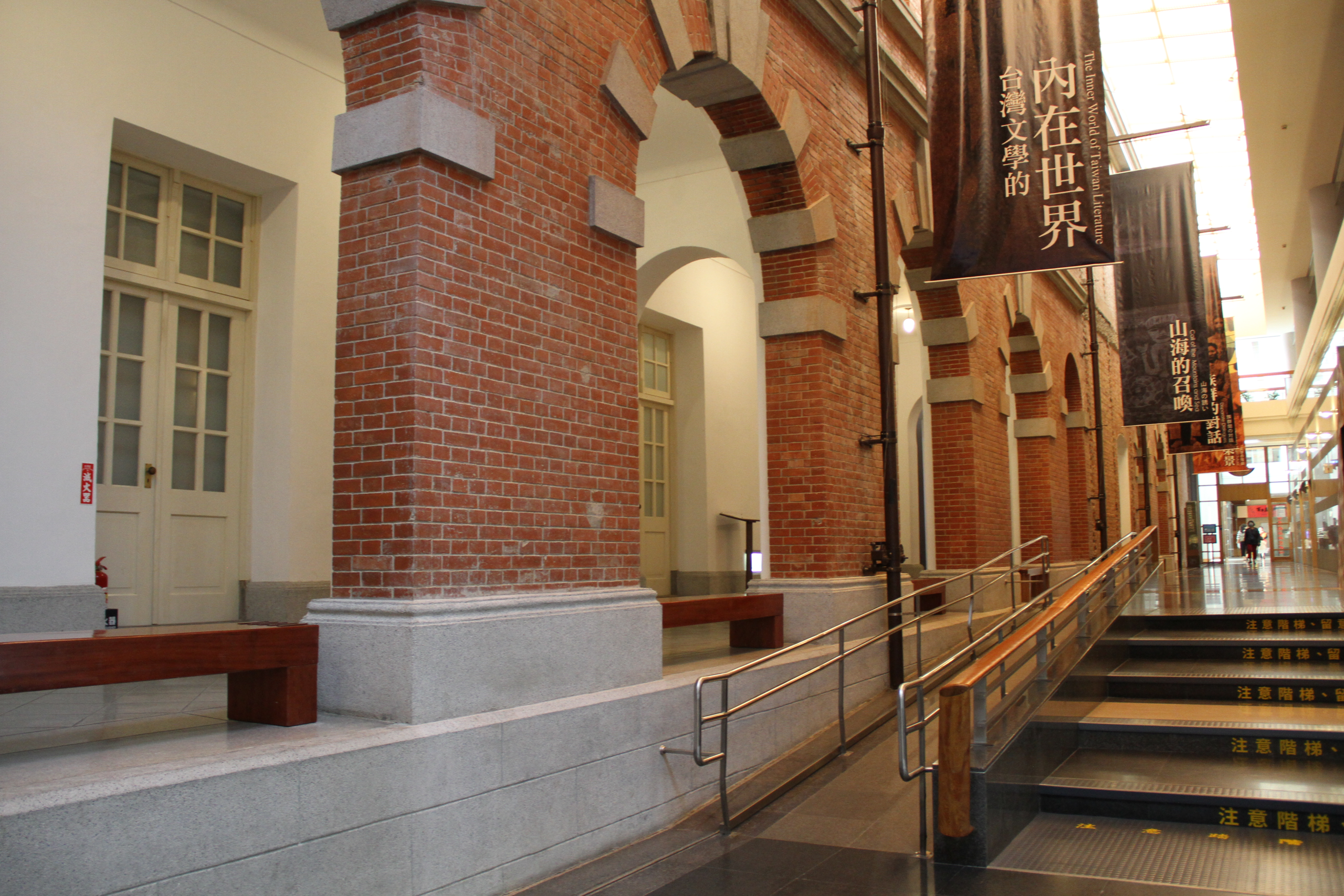 府城的慢步調旅程，百年建築的重生，在臺灣文學館帶你找回歷史的悸動