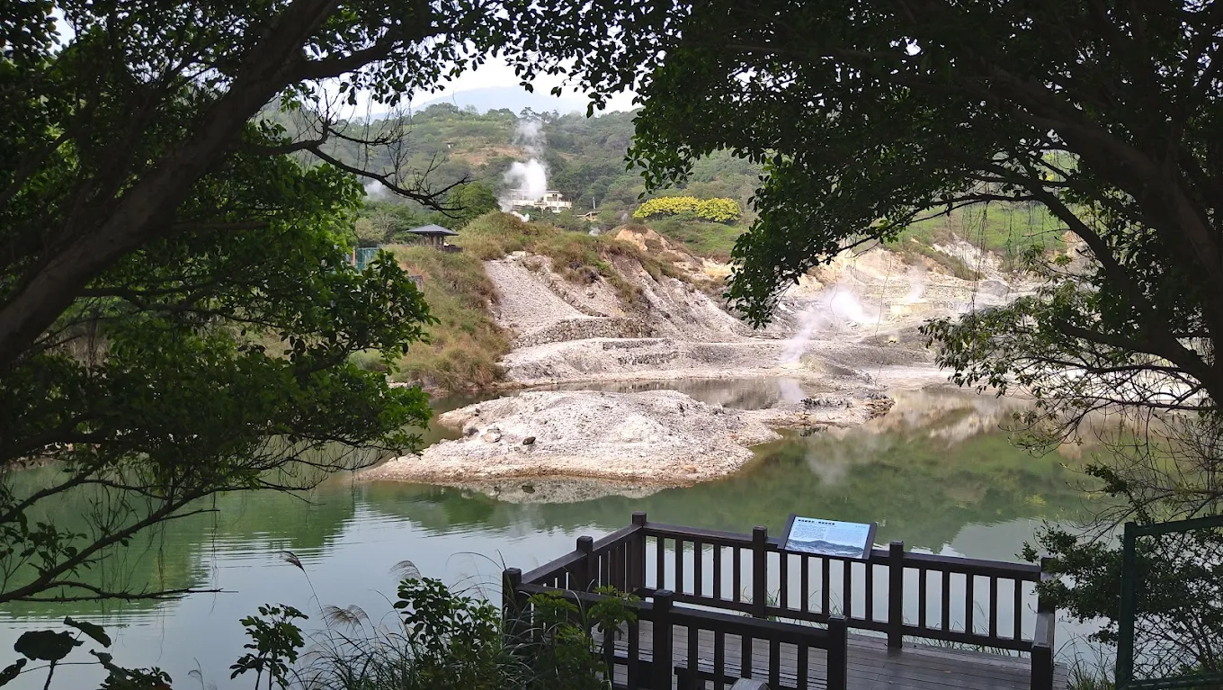 硫磺谷溫泉泡腳池｜走進北投最原始的火山溫泉風景，免費感受白煙繚繞的療癒時刻
