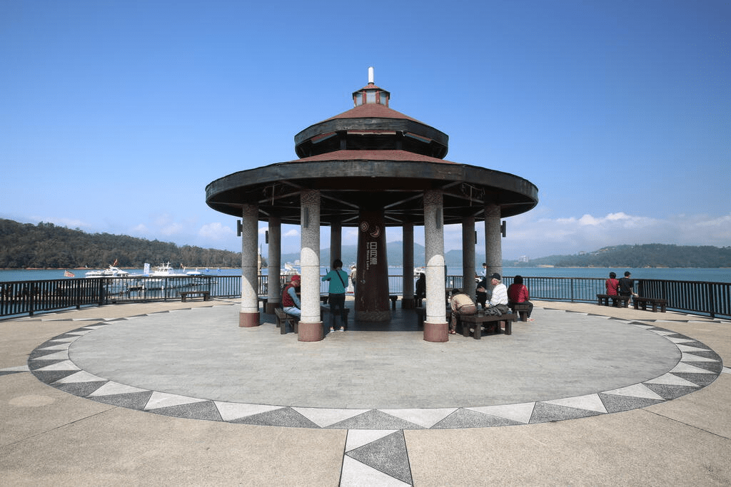 隨著日光在湖面移動,在南投日月潭把必訪景點與在地小味道悄悄收藏進心裡