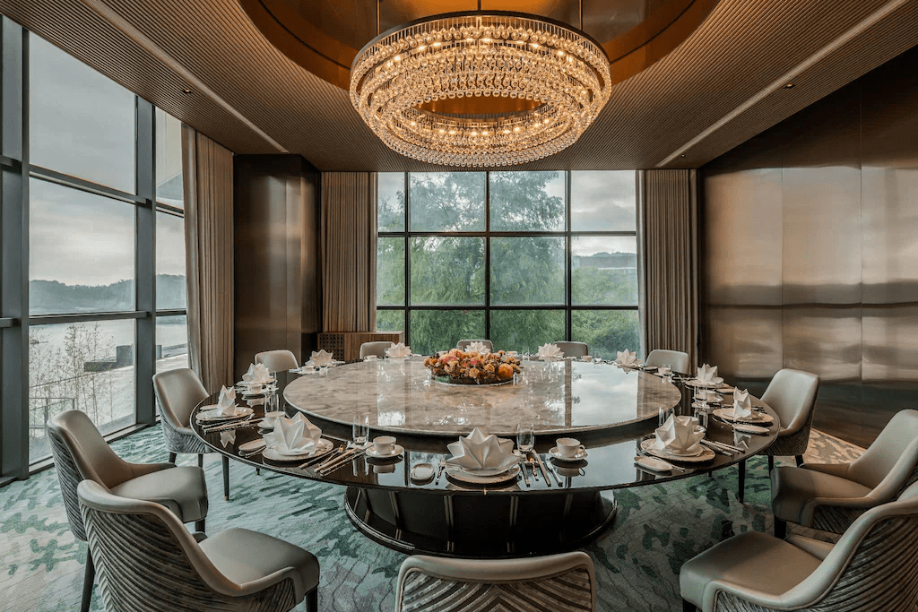 從晨霧到夜色，住在日月潭漢來日月行館，看湖景、泡溫泉，把時間留白