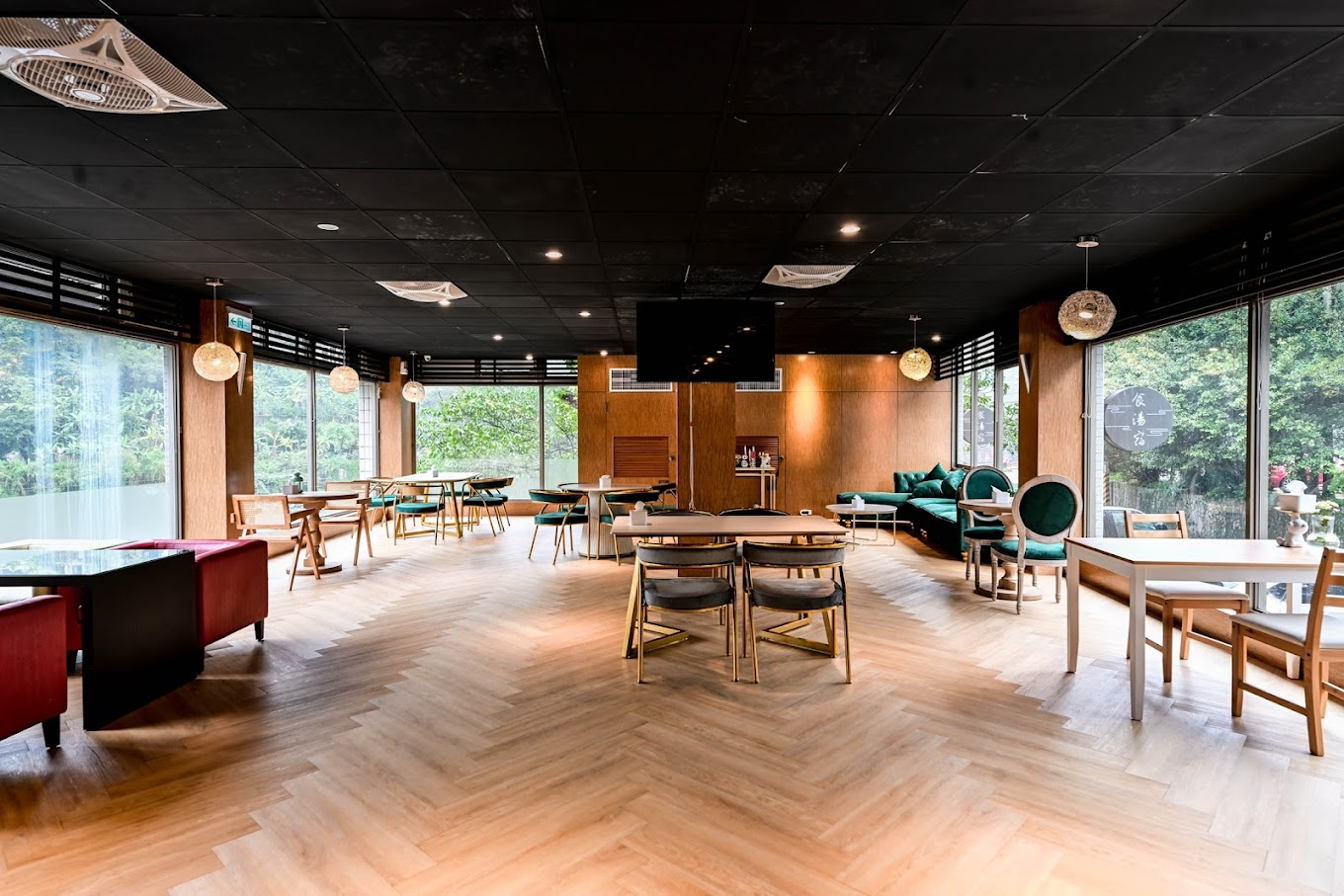 在山霧與溫泉間慢慢生活，走進烏來輕井澤溫泉旅館，把時間交還給自己