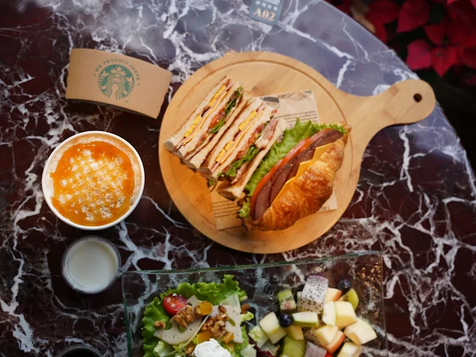 從中壢夜市散步回飯店，在古華花園飯店住進城市光影交錯的安靜夜晚