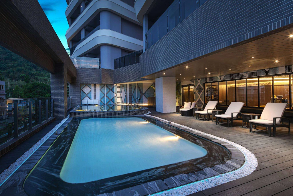 在日月潭湖畔慢慢住一晚，走進日月潭力麗溫德姆溫泉酒店，把時間留給山水與溫泉