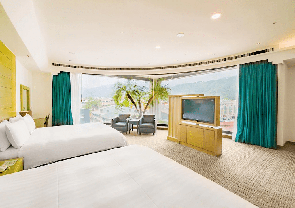 承萬尊爵渡假酒店擁有寬敞的公共設施與極佳的視野