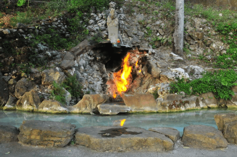 火在水上靜靜燃燒的地方，走進白河山城風景，一段屬於台南的自然低語