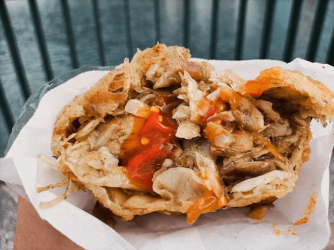 走進日月潭伊達邵老街的午後光影，在香氣與人聲交織的巷道裡遇見一段自在旅行