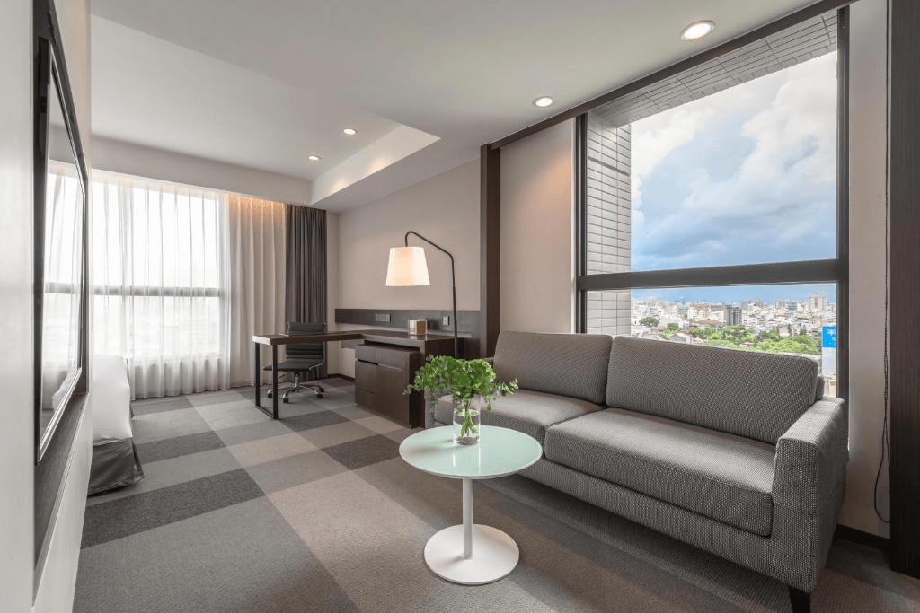 沿著城市到山海慢慢移動,走進台南、新竹、花蓮的煙波大飯店,把旅程安放在剛好的節奏裡