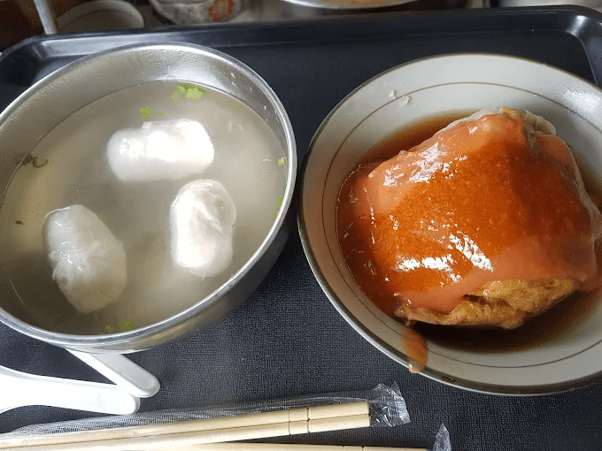 在河風吹動的淡水黃昏裡,走進漁人碼頭休閒旅館感受一場貼近老街與日落的輕旅行