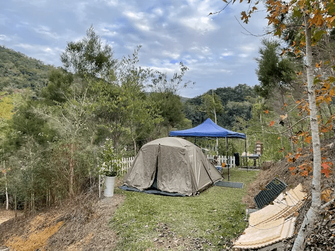 把時間留給山線與夜色，在南投選一種懶人露營的方式，輕輕走進不用準備的自然裡