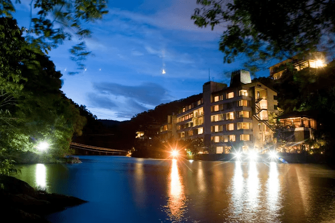 烏來溫泉區的山林景致，適合旅人放慢腳步