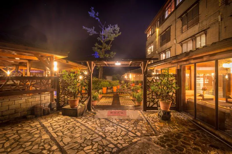 簡單乾淨的泡湯空間，適合只想專注於溫泉體驗的旅人