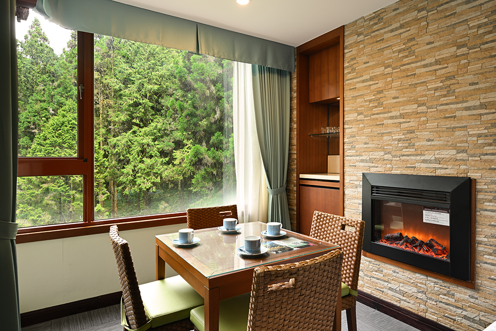 日出升起之前，住進阿里山賓館，用雲海與光影，替一天寫下溫柔的開場