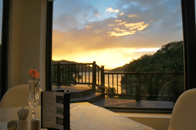 順著苗栗的季節色溫前往山海交界，在這些旅宿裡感受一夜溫柔的靜與亮