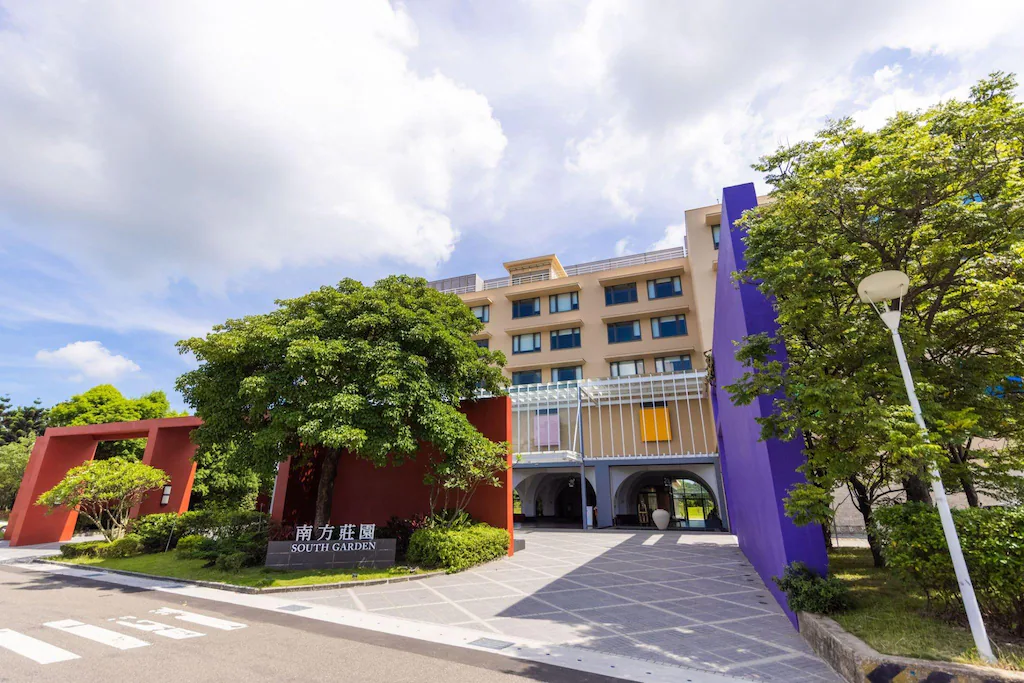 在桃園中壢展開一段不趕行程的停留，南方莊園渡假飯店讓溫泉與時間並肩流動