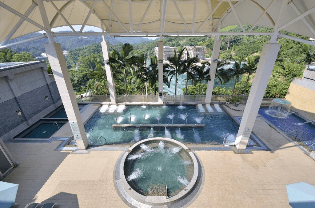 當水聲在耳邊變得柔軟，才明白冬天最適合的是一趟讓身體全然融化的溫泉旅行