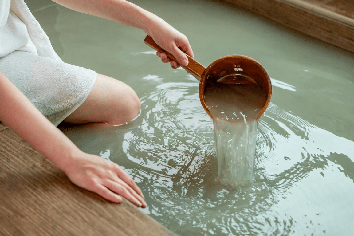 當水聲在耳邊變得柔軟，才明白冬天最適合的是一趟讓身體全然融化的溫泉旅行